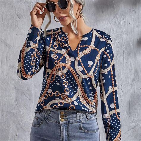 Women's clothing .